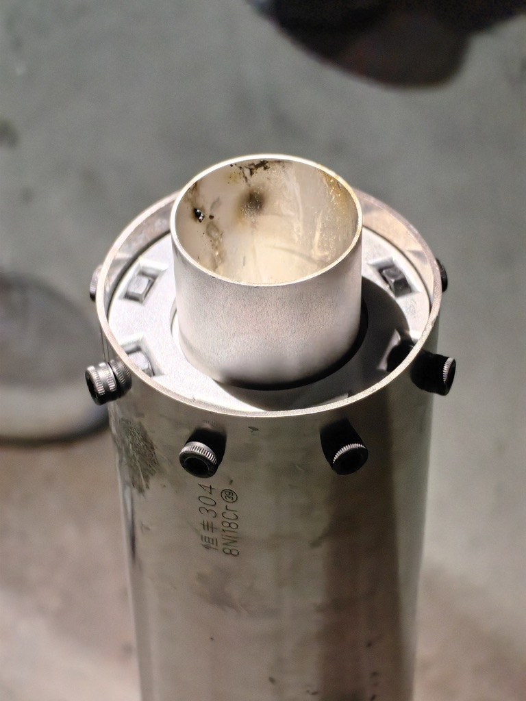 第五次试车的喷口与连接部件 / Nozzle and connection from the fifth test